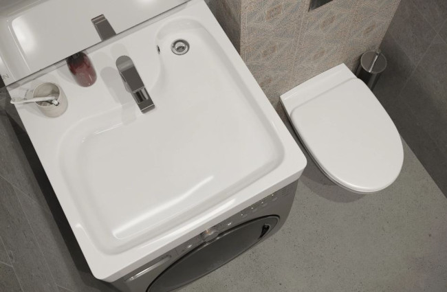 Раковина Santek Клио 60 1WH501780 над стиральной машиной с кронштейнами