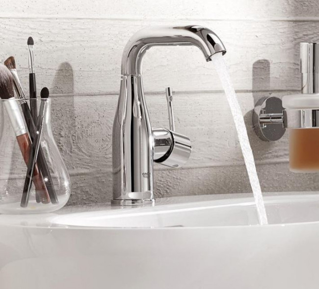 Смеситель Grohe Essence+ 23463001 для раковины