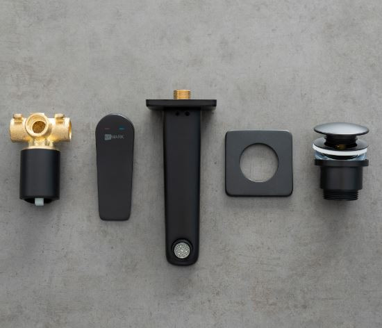 Смеситель Lemark Bronx LM3726BL для раковины настенный черный матовый