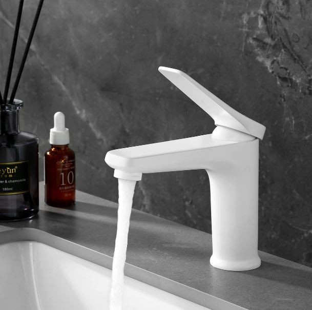 Смеситель Lemark Bronx LM3706MW для раковины белый матовый